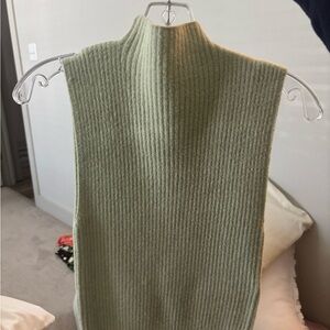 Forever 21 Ribbed Sleeveless Turtleneck in Sage Green